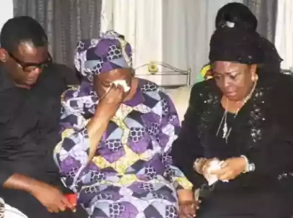 Photo: Patience Jonathan Weeps At Alamieyeseigha’s Family House